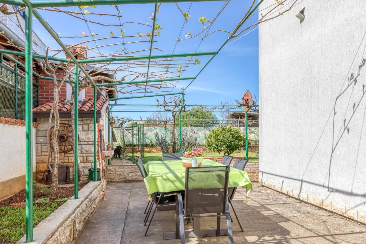 Apartment Mirijana Tar-Vabriga Bagian luar foto